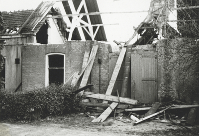 605987 Gezicht op een gedeelte van de boerderij Geitestein (Daalseweg 128) te Utrecht, tijdens de sloop.
